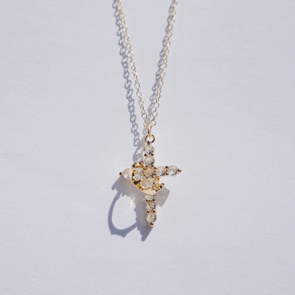 Collar Cruz & Corona – Elegancia y Propósito